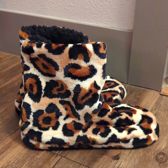 Leopard Print Slippers - Picture 2 of 6